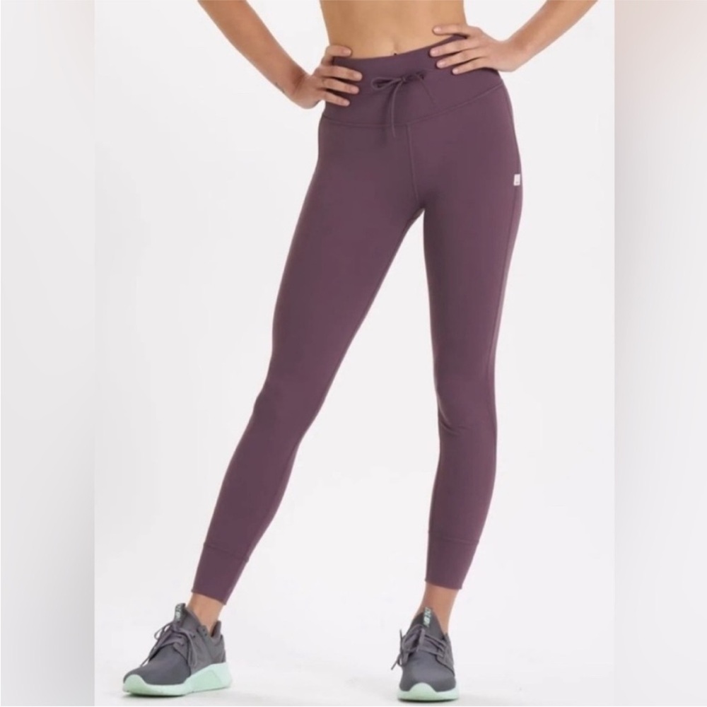 Vuori Women's Leggings in Plum